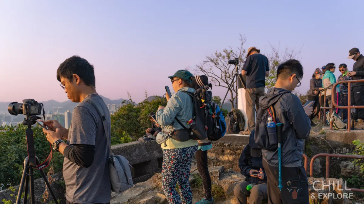 Devil's peak hike Hong Kong - sunset photographers