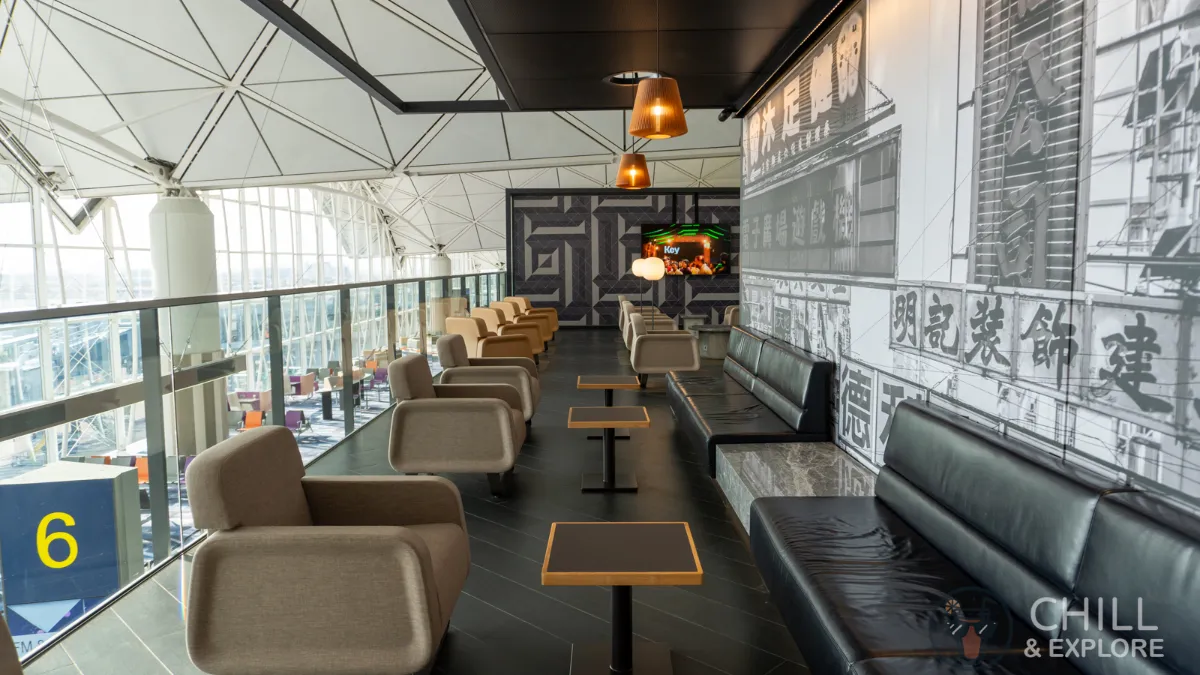 Qantas Hong Kong Lounge relax