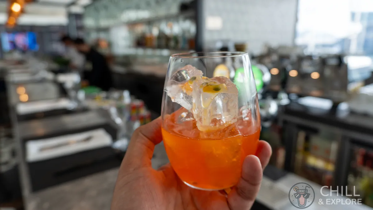 Qantas Hong Kong Lounge cocktails