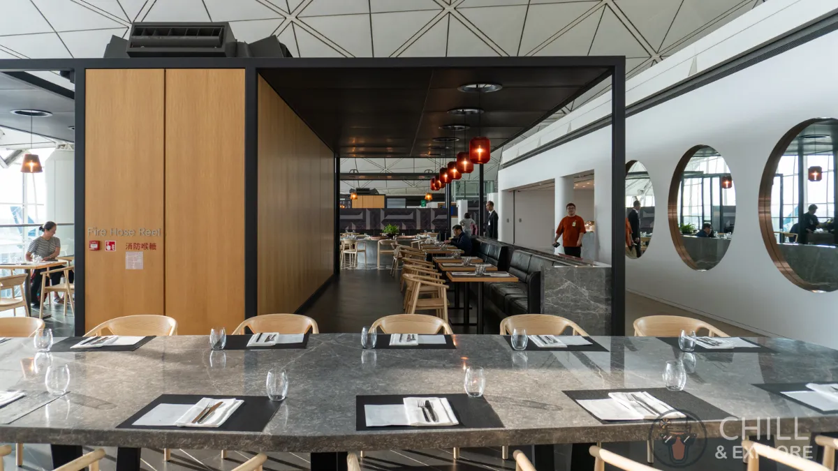 Qantas Hong Kong Lounge dining area
