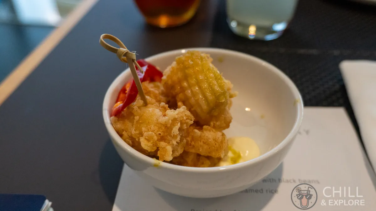 Qantas Hong Kong Lounge - dining menu - signature calamari