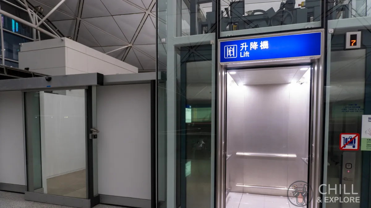 Qantas Hong Kong Lounge elevator to gate