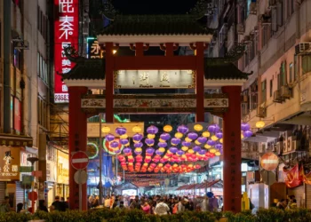 Temple Street Night Market Entrance