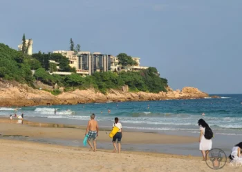 people at shek o beach