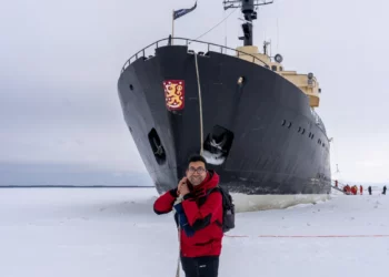 Towing the icebreaker sampo cruise ice floating