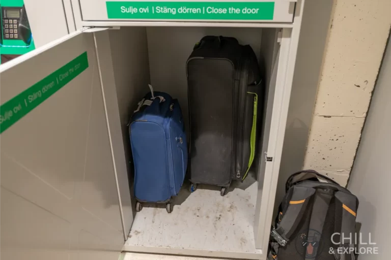 space for 2 big luggages